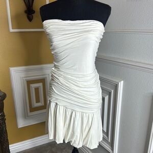 Elegant White Strapless Dress